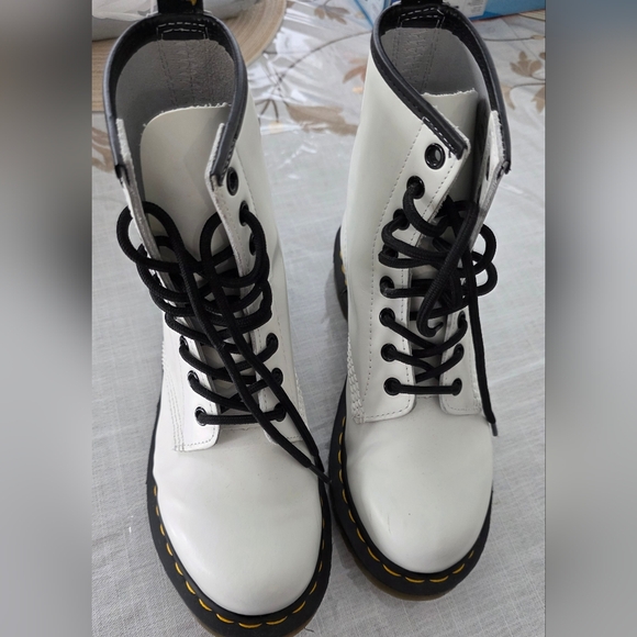 Dr. Martens Shoes - White Lace-Up Boots Dr. Martens Air Wair AW004 Size 7